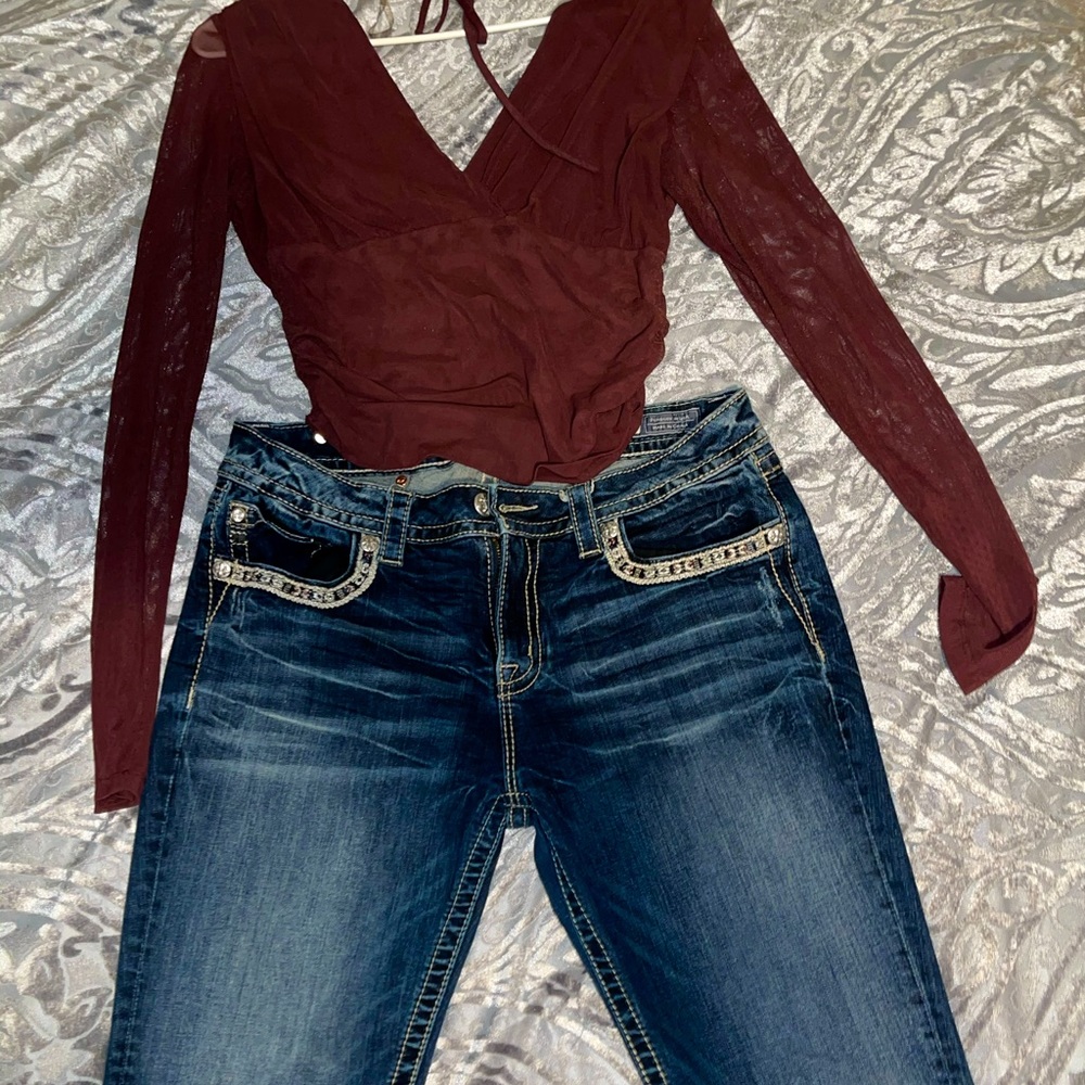 Miss me bootcut jeans / burgundy long sleeve top